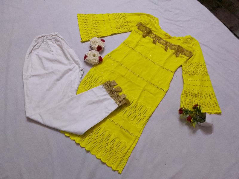 Yellow Kurti With White Trouser 🤍Bust 30