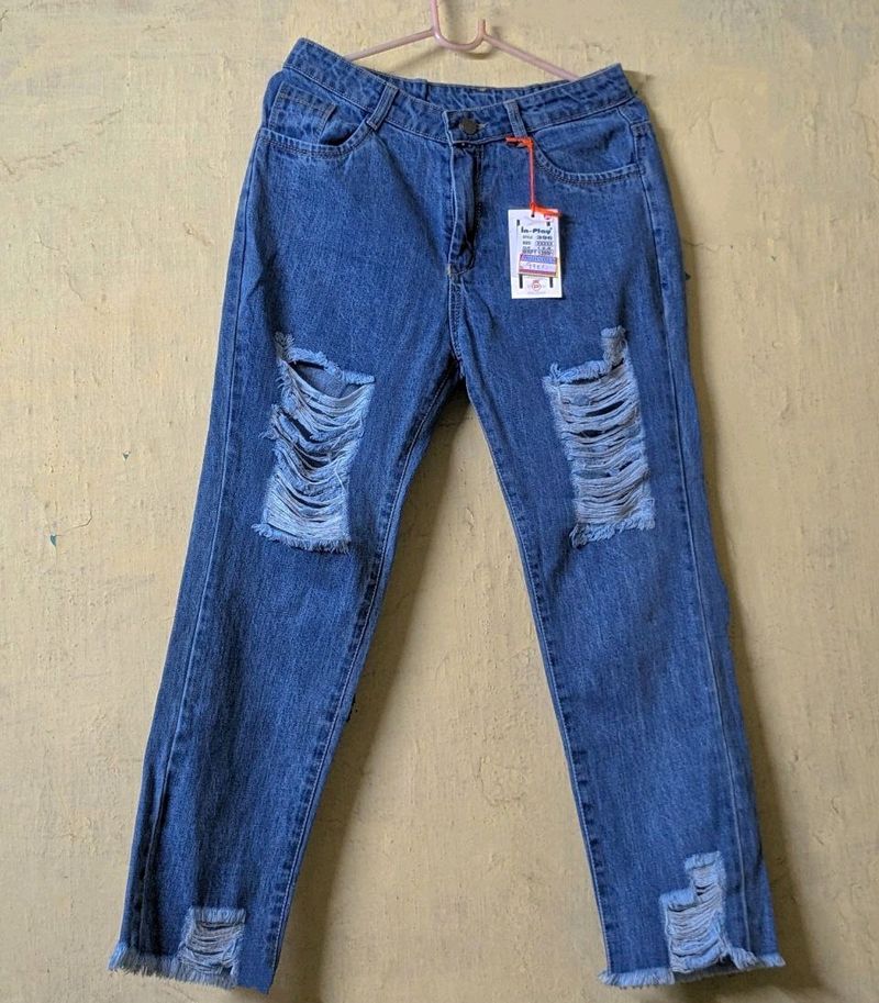 NEW WITH TAG TORN BOYFRIEND JEANS