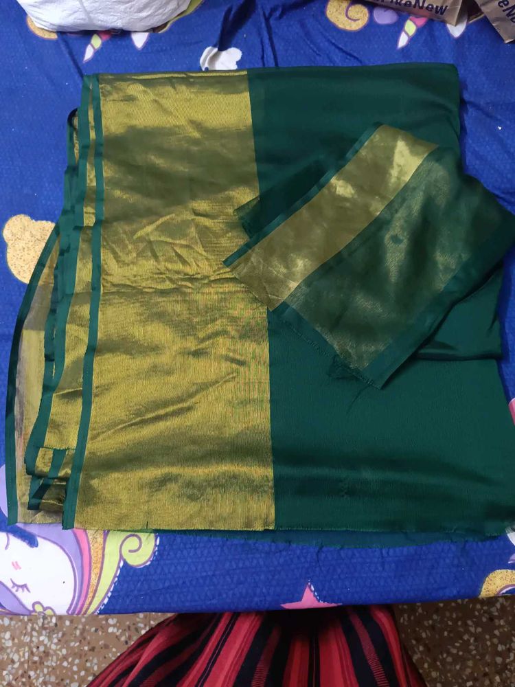 Trending chiffon saree with gold border✨