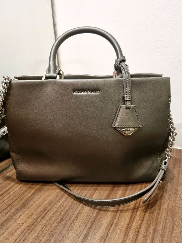 CHARLES & KEITH OG MEDIUM TOTE BAG GREY GOOD AS NE