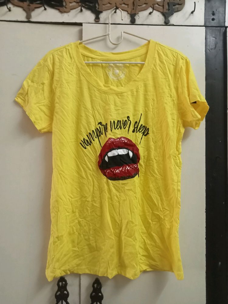 Yellow Vampire Tshirt 💛