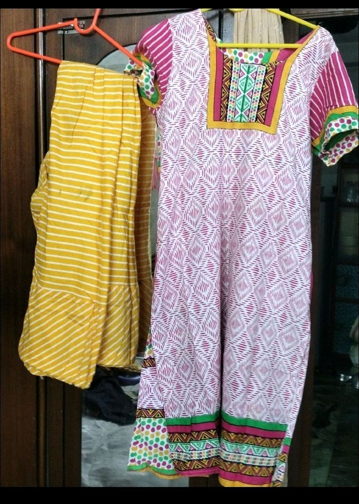 4 Kurtis Combo Sets.