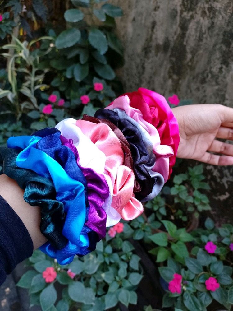 💃PACK OF 12 SATIN SCRUNCHIES