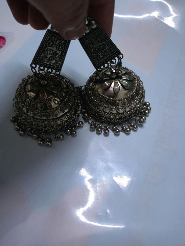 Earrings (jhumka)