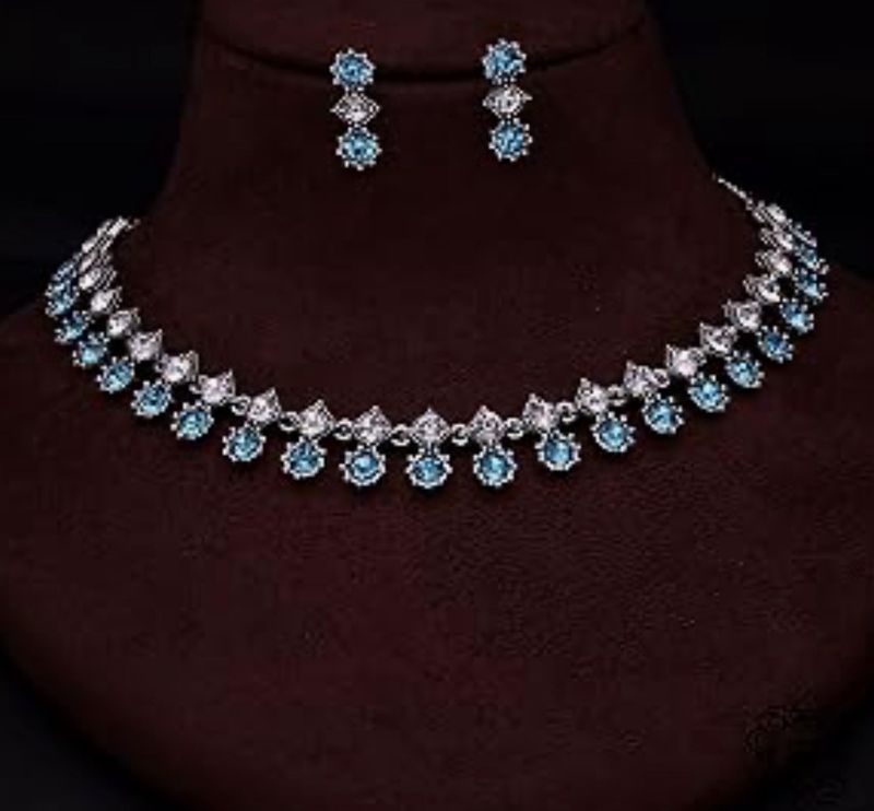 A Set Of Neckpiece With Earrings