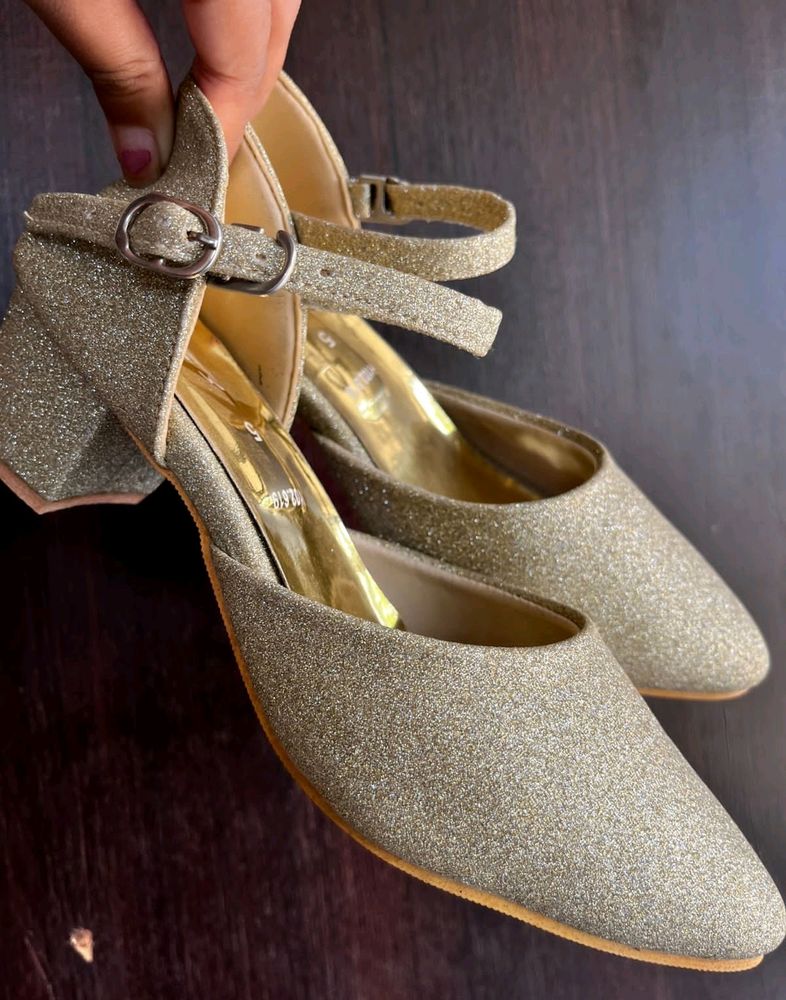 Golden glitter heel