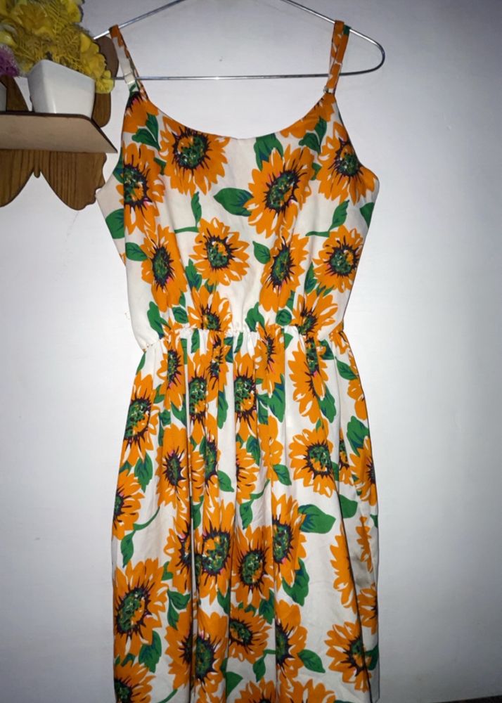 sunflower print backless dress 👗