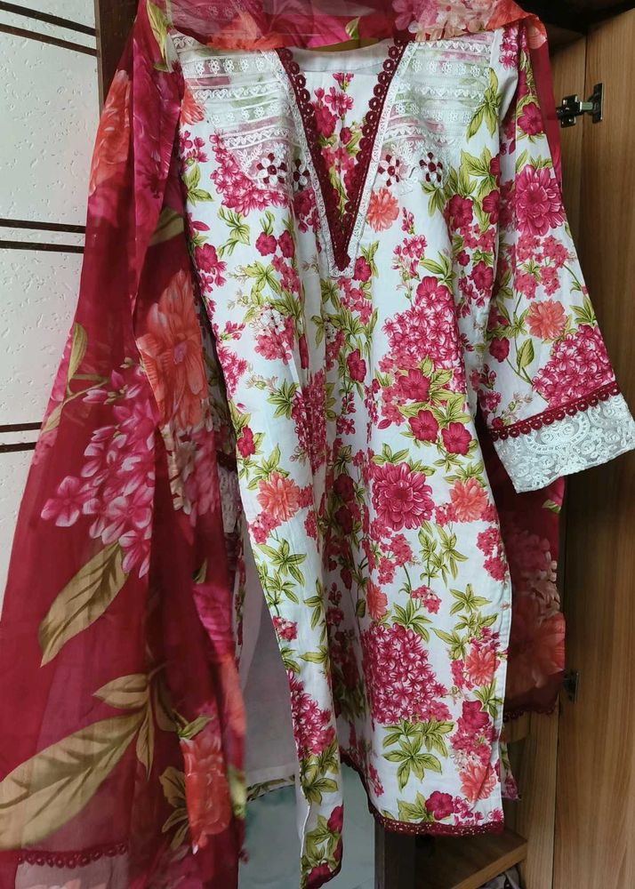 🔥 Today's Offer 🔥 Flowery Pakistani Suit