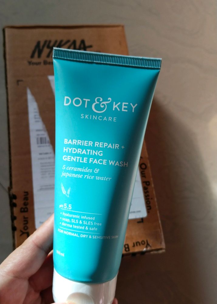 Dot & Key Barrier+ Hydrating Gentle Facewash