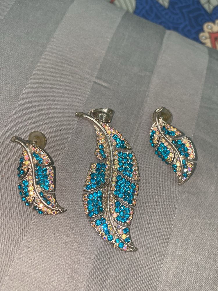 Leaf Style Turquoise Color Pendant Set