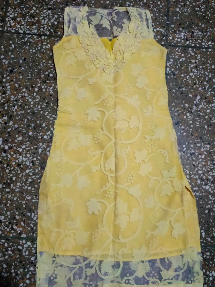 Very Beautiful Neck Designed Kurti