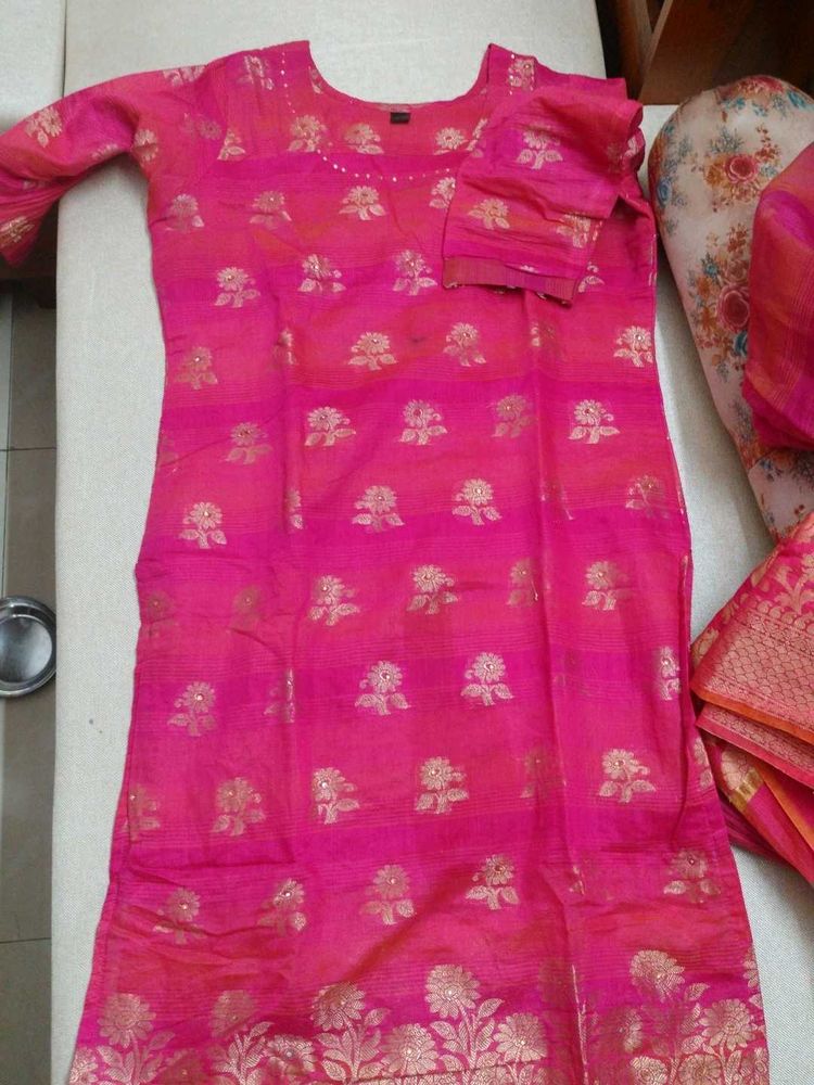 Pink Kurta Suit Set With Dupatta