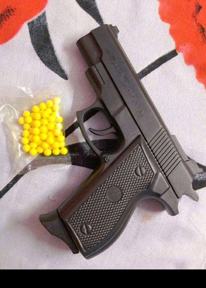 Solid Plastic Gun Toy With Charre