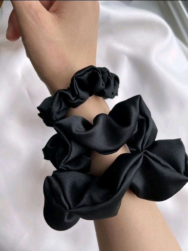 Tranding Scrunchies 🥰