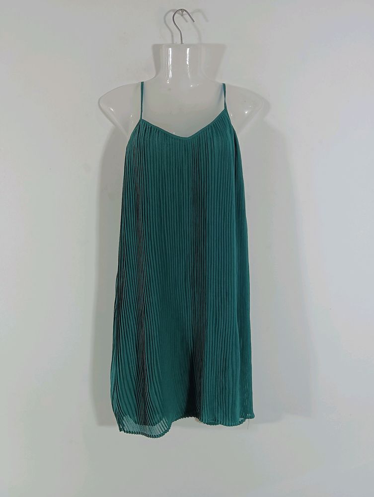 Green Plain Pleated Casual Dress (Women)