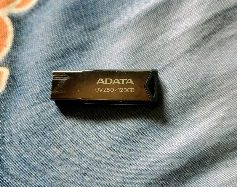 ADATA Pen Drive 128 GB - USB 2.0 - UV250