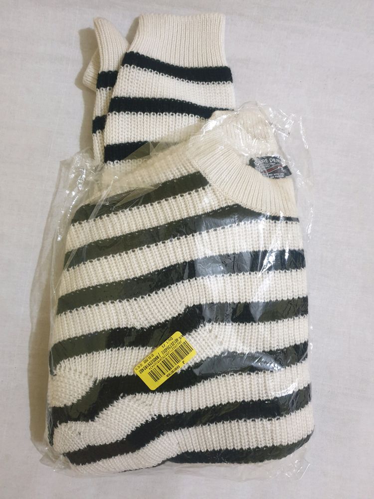 Women White &vBlack Stripped Pullover