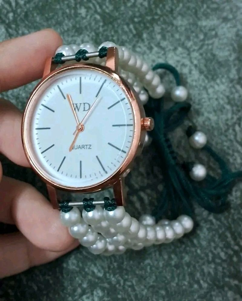 WHITE MOT BRACELET TYPE WATCH