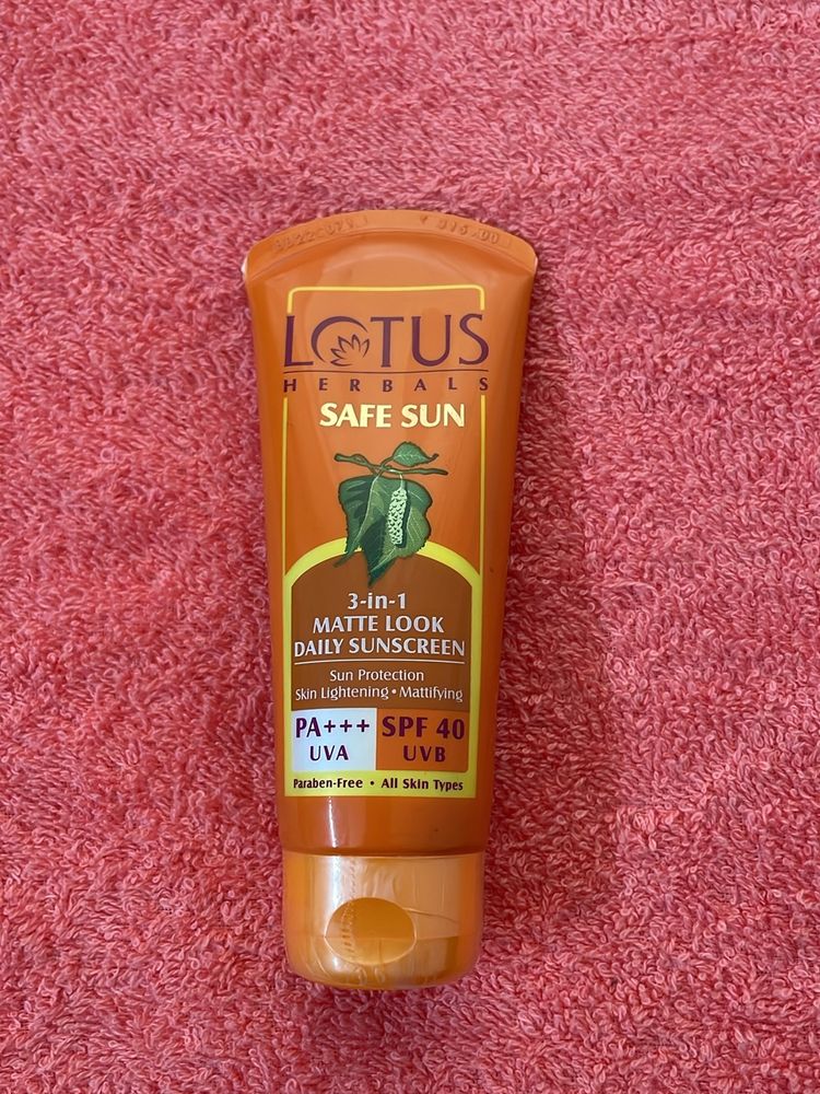 Lotus Herbal SPF 40 Sunscreen