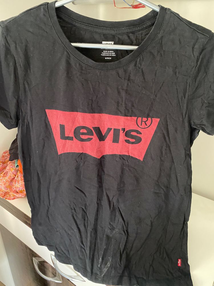 Levi’s T-shirt