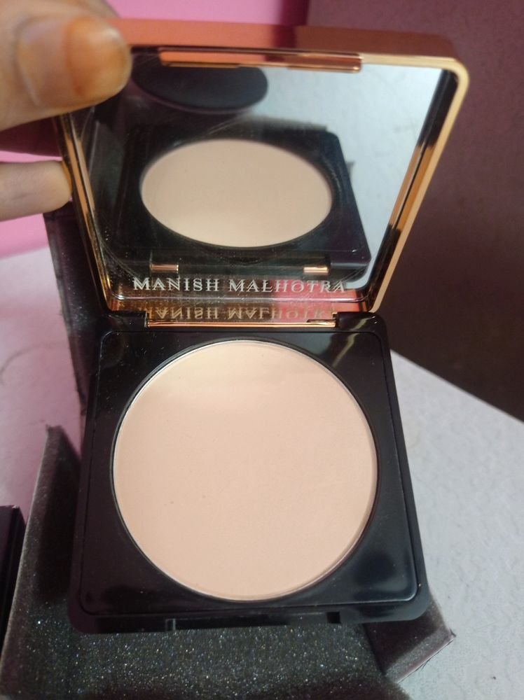 Manish Malhotra Compact Powder