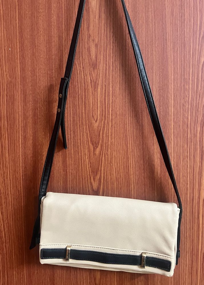 Beige HANDBAG w Black Strap