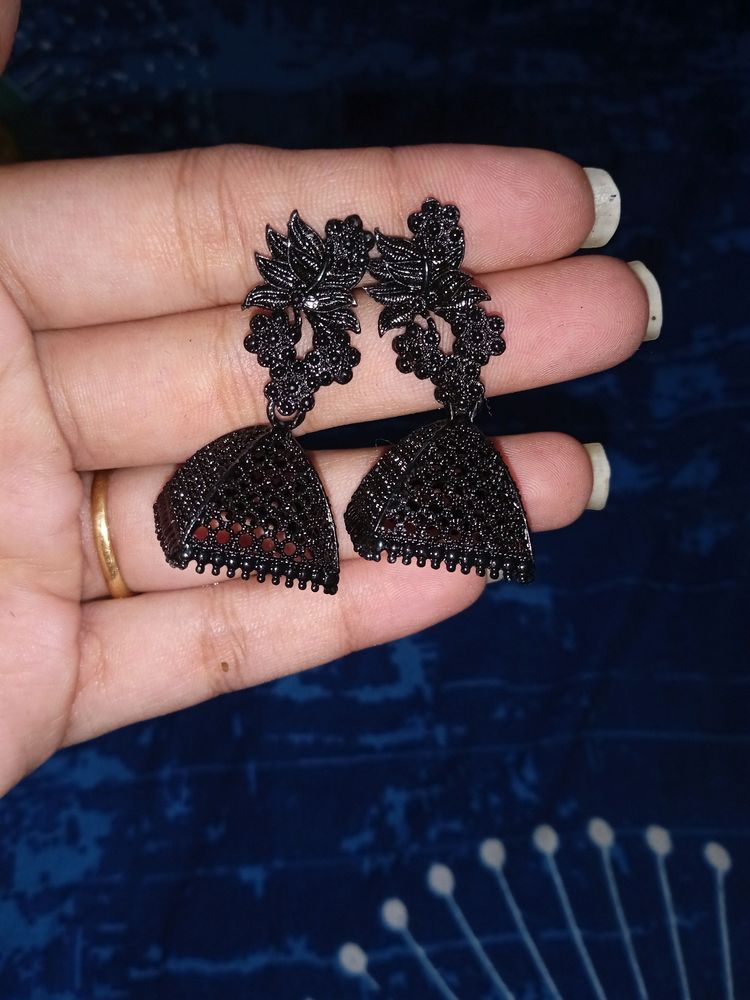 Black Jhumka Set