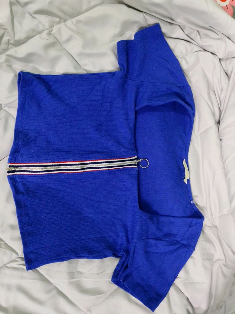 Trendy DressBerry Blue Zipped Crop Top