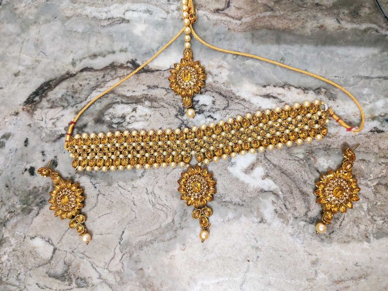 Jewellery Golden Colour Set....