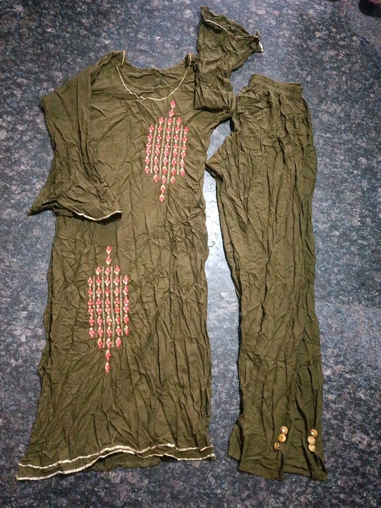 Thread Work Kurti With Pant