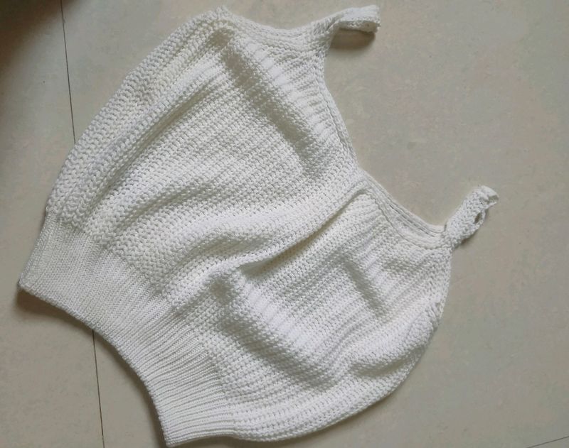 White Crop Top Knitted