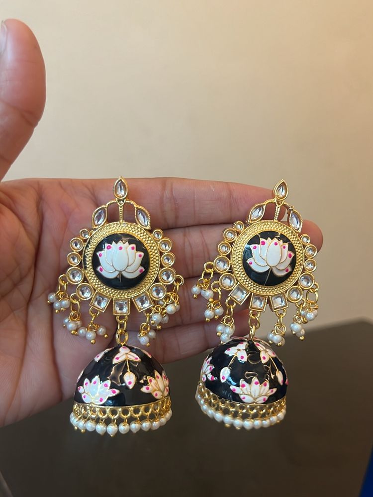 Stylish Black  Jhumka For Women