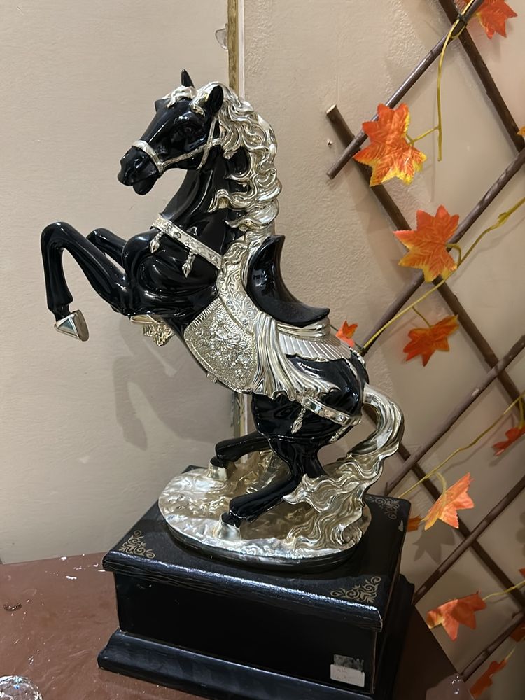 Black Golden Horse Showpiece