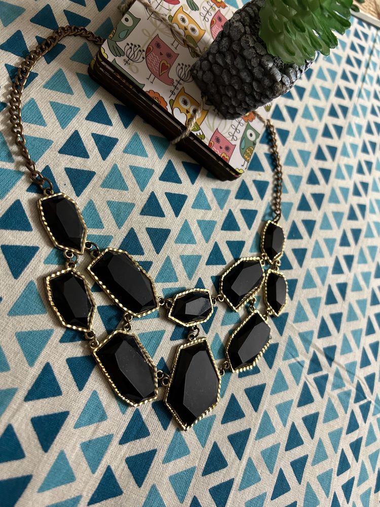 Black Elegant Neckpiece