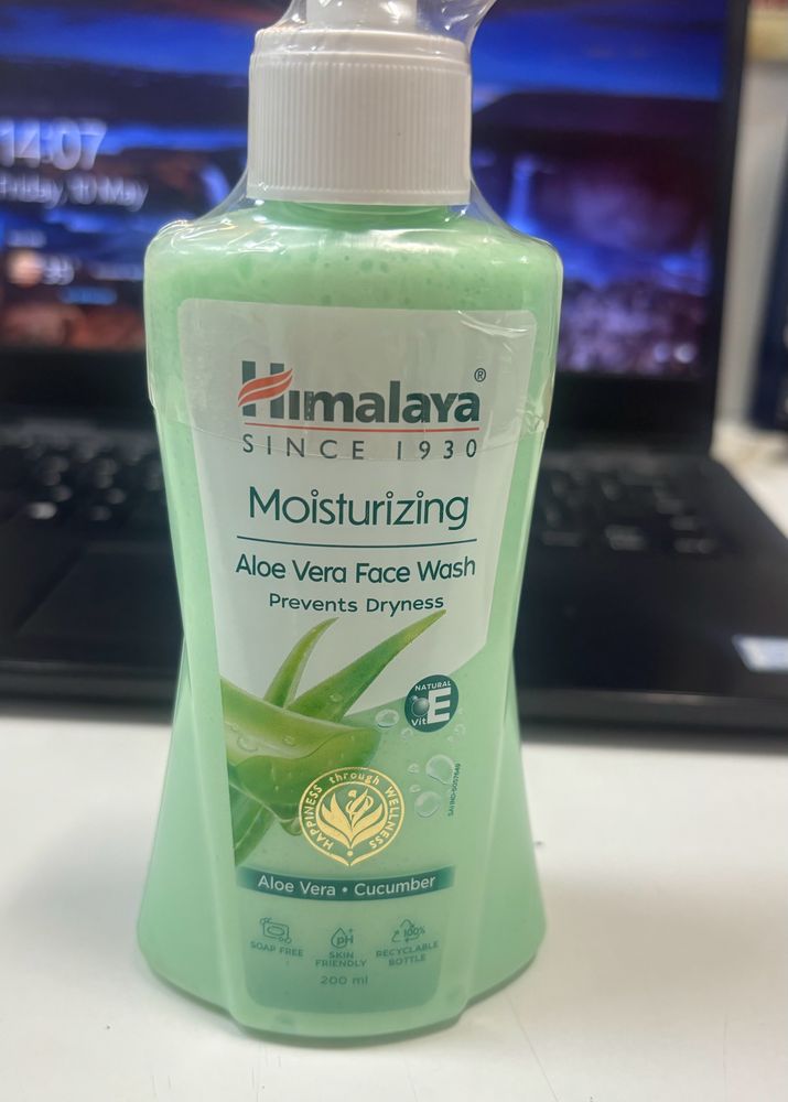 Himalaya Moisturizing Aloe Vera Face Wash