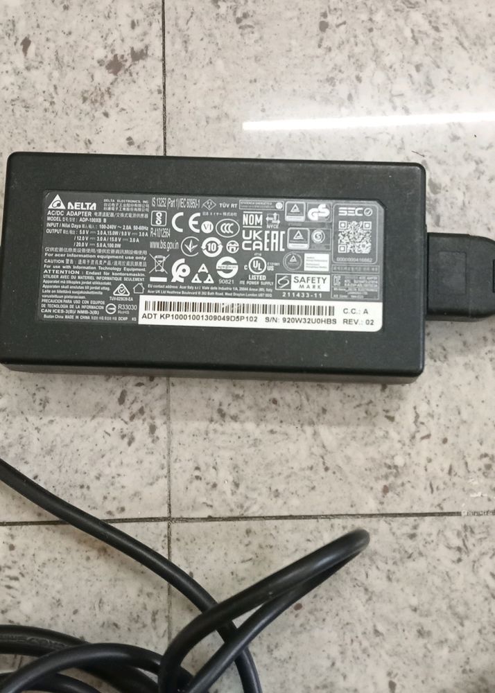 LAPTOP CHARGER NEW AND ORIGINAL