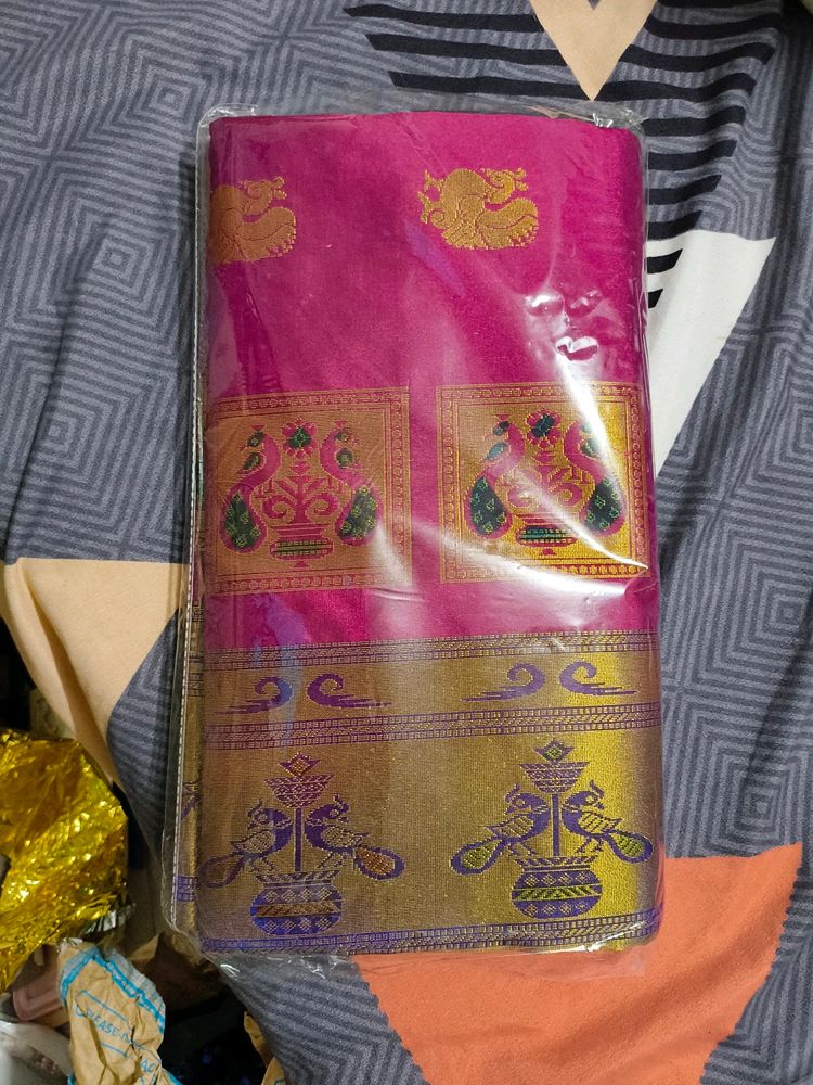 Women Magenta Saree