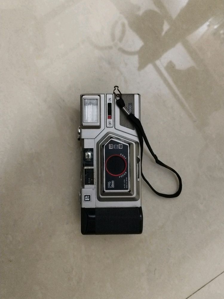 PC-500 Antique Camera