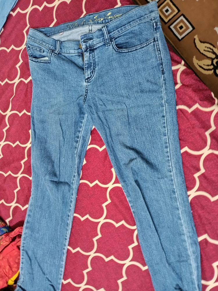Amazing Fit Jeans Size 32..price Negotiable