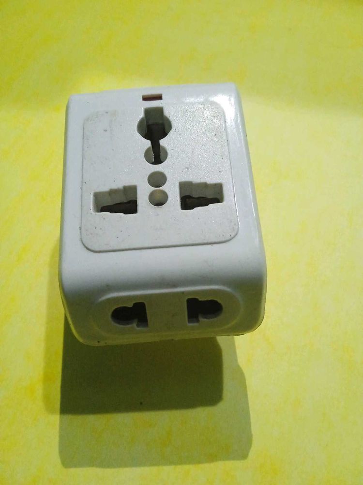 A 3 Pin Socket