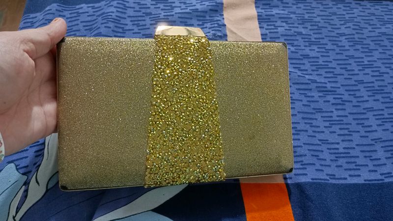 BEAUTIFUL GOLDEN PURSE