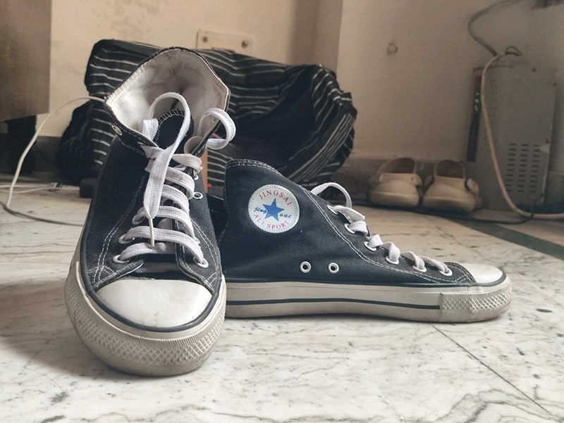 Converse Black Sneakers