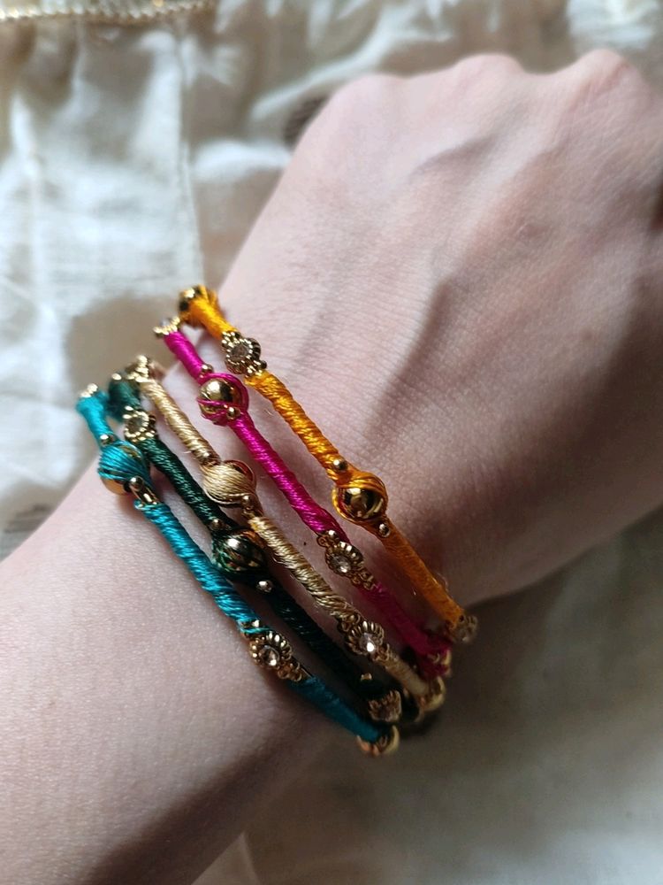 4 Piece Of Multicolored Bangles