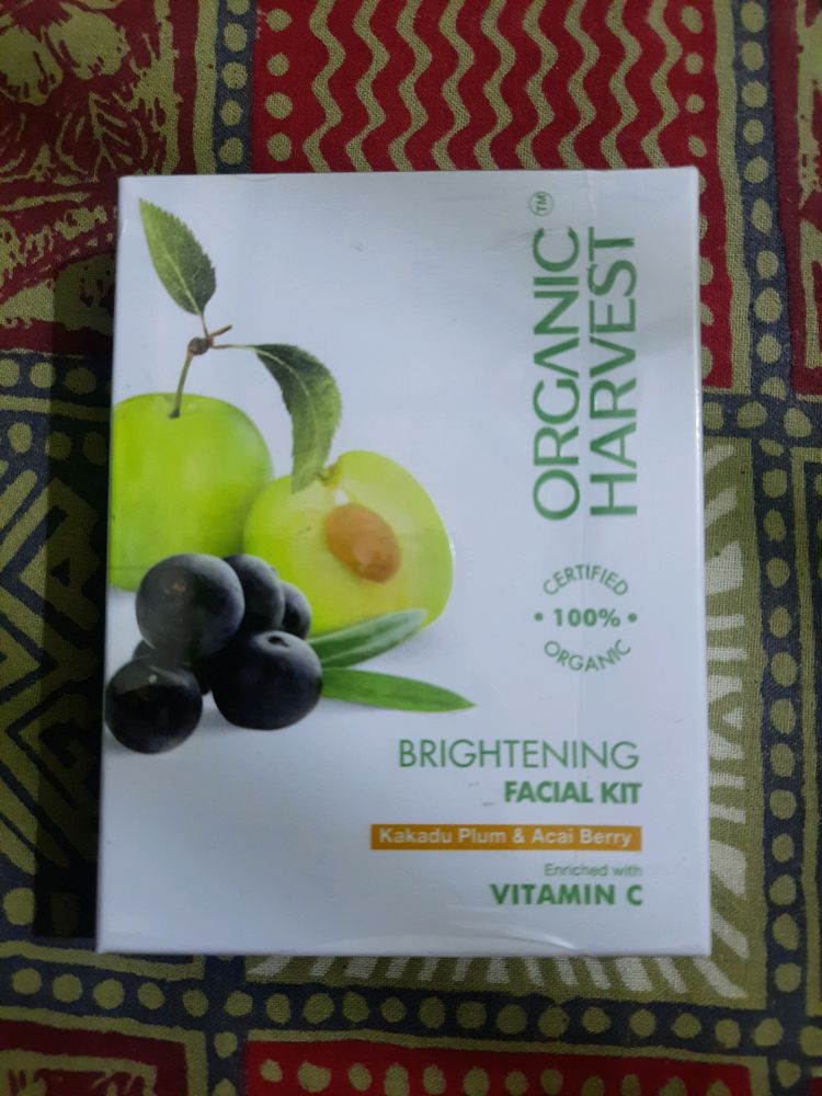 Organic Harvest Brightening Facial Kit