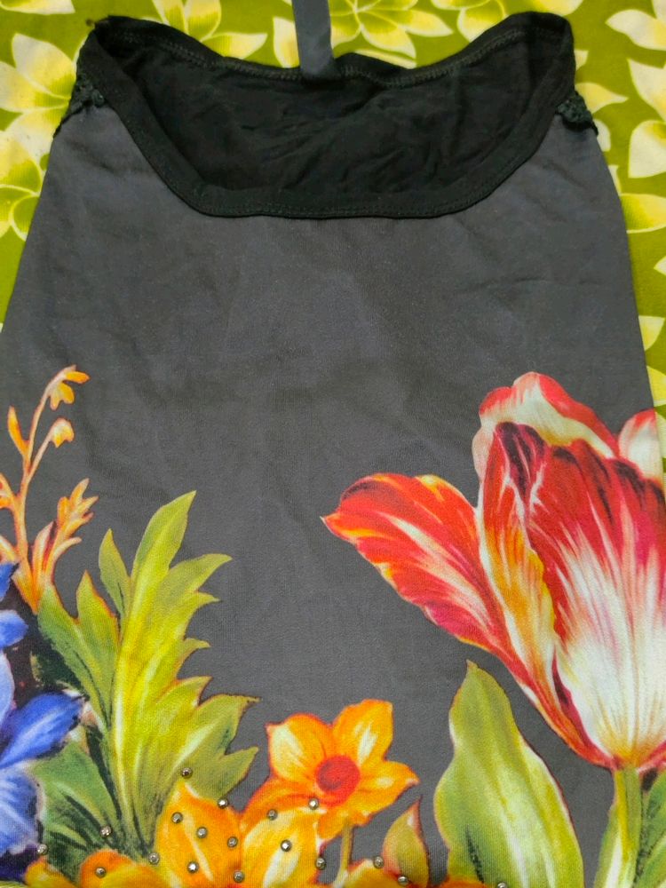 STREACHABLE BLACK ROUND NECK TOP