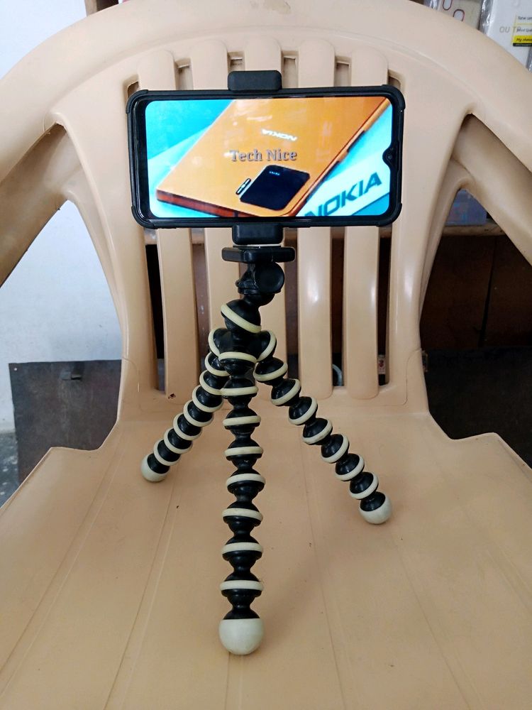 Unic Mobile Stand