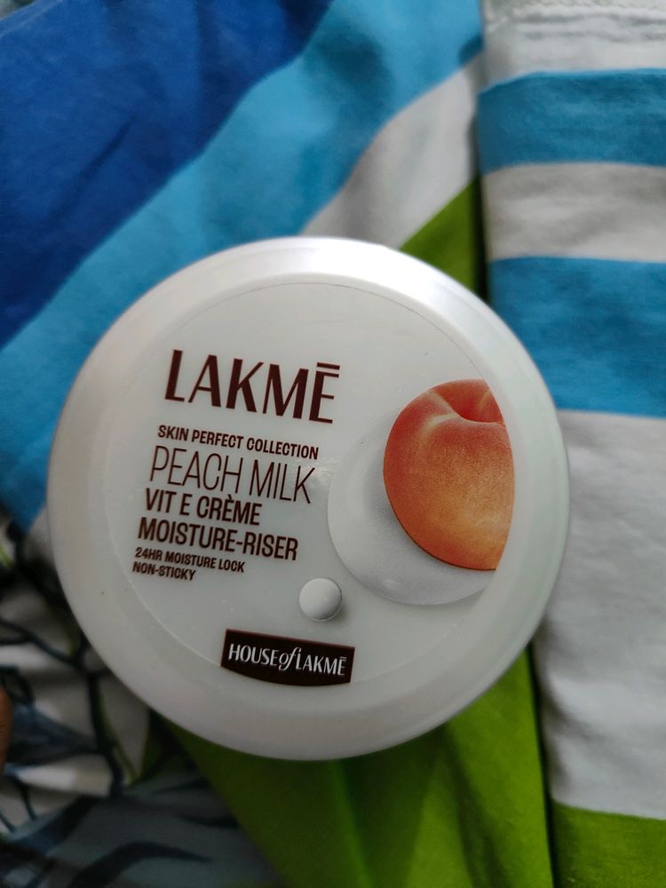 Lakme Peach Milk Moisturizer