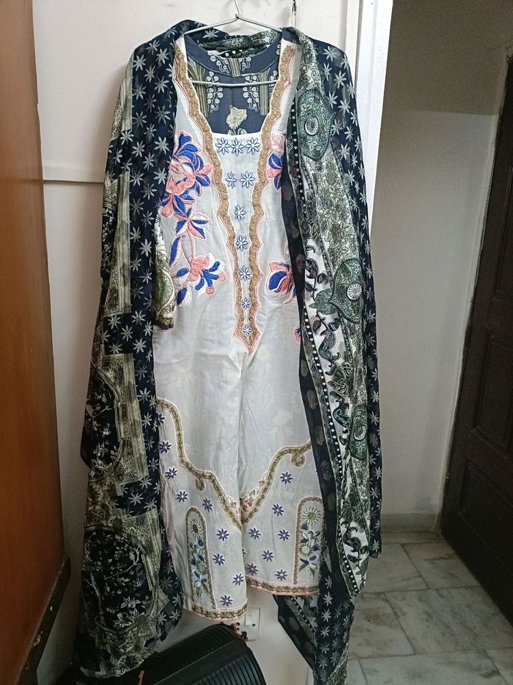 Pakistani Lawn Suit