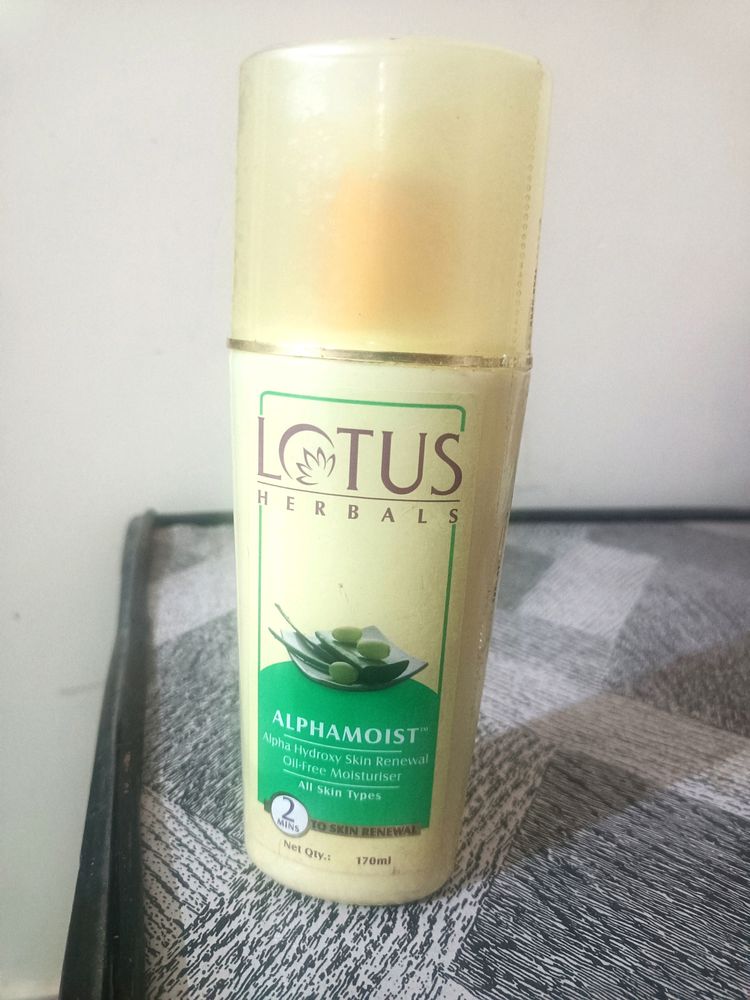 Lotus Herbals Alphamoist Oil Free Moisturizer