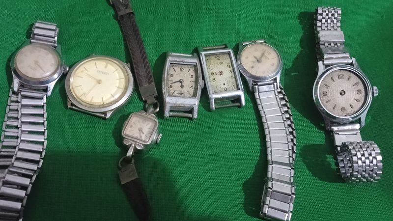 Combo 32 Vintage Watches And Machine